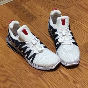 MEN NIKE TENNIS SHOES